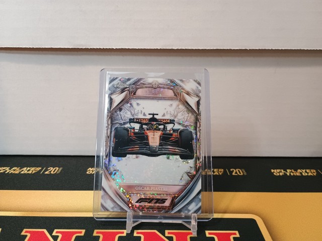 2025 Topps Chrome Formula 1 Diamond Anniversay Oscar Piastri #D75-26