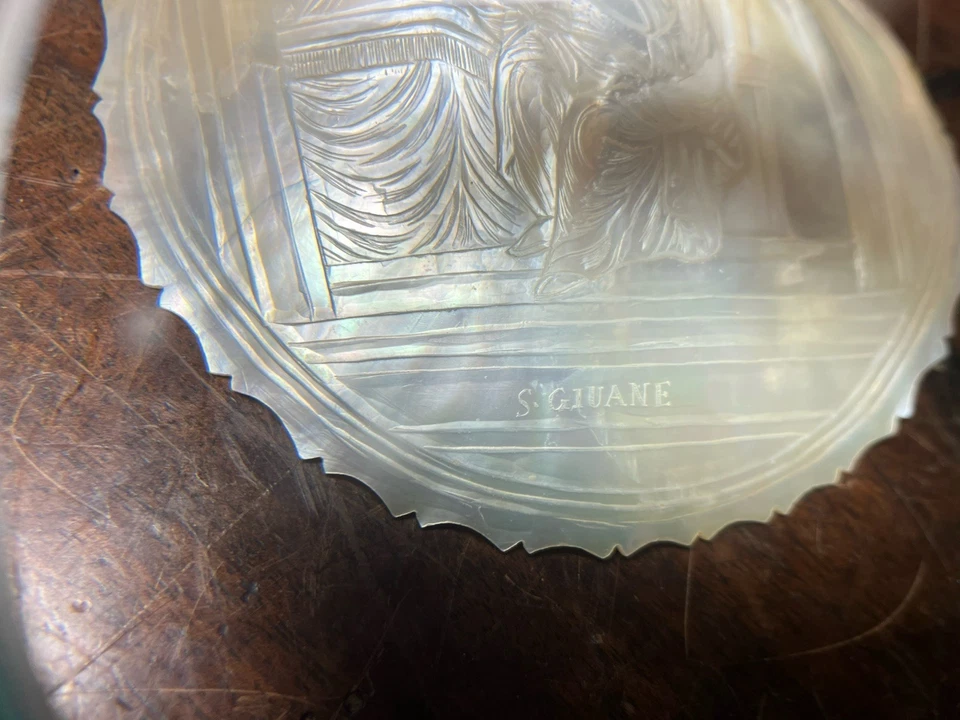 Coquille de Nacre Gravée Ancienne S.Giuane - Photo 2/4