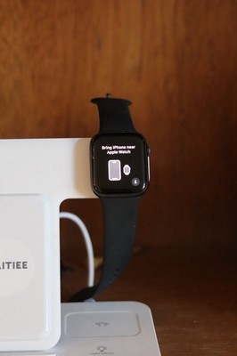 Apple Watch SE - 44mm with Sport Band, M/L (GPS + Midnight Aluminum)