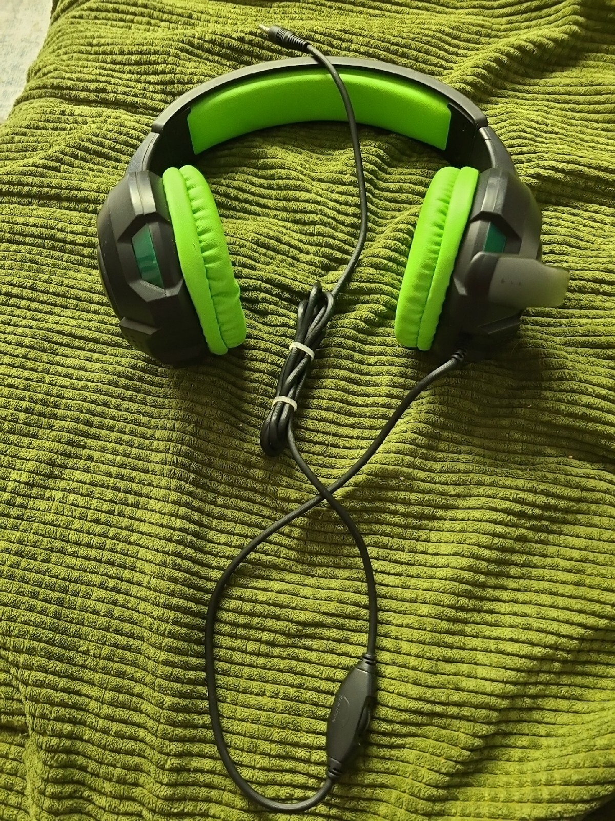 Force Stereo Gaming Headphones with Microphone in Black and Green eBay