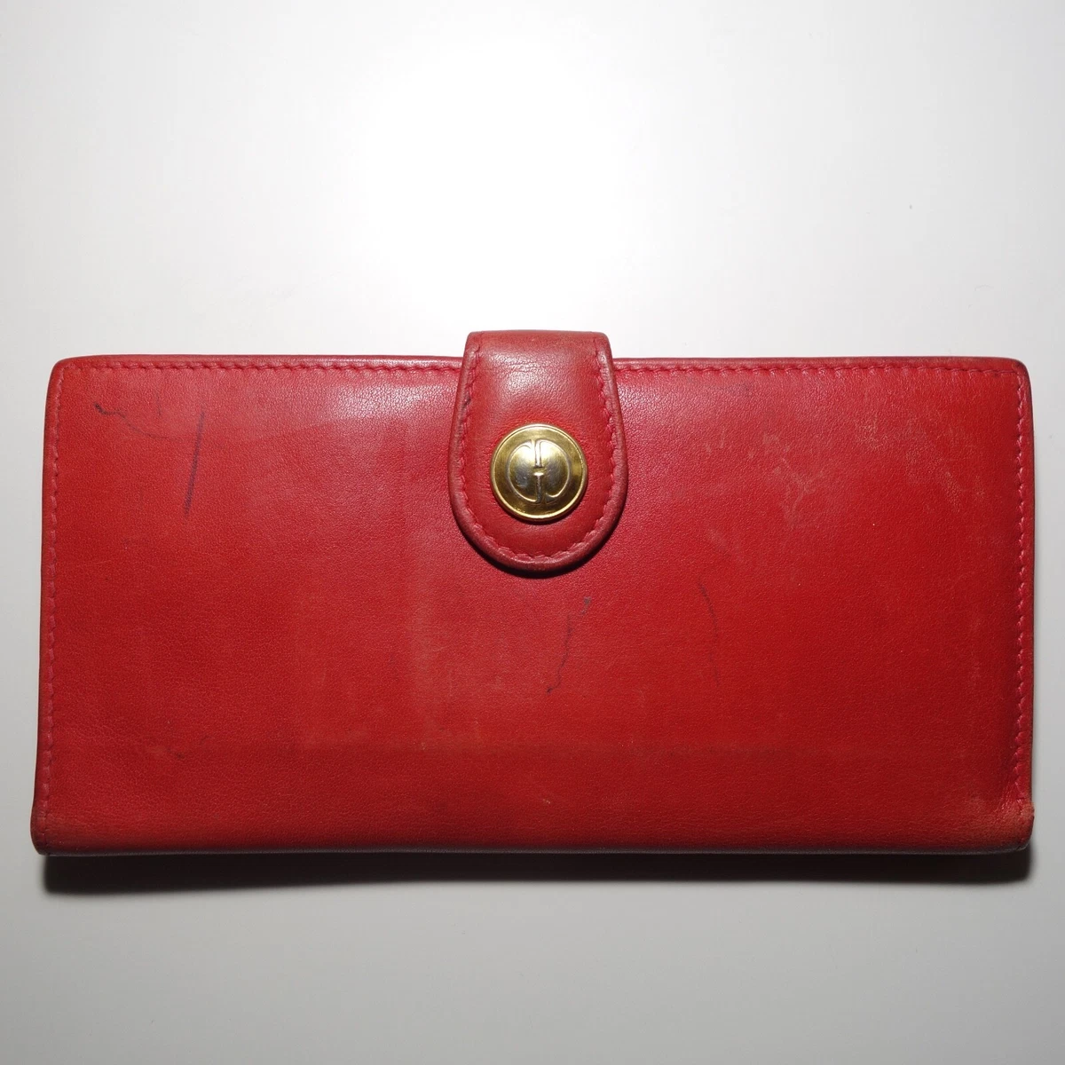 Leather store clasp wallet
