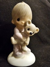 PRECIOUS MOMENTS 1978 "JESUS LOVES ME" E-1372/B Figurine Boy