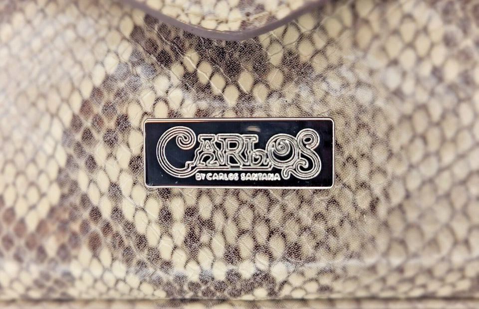 Carlos Santana, Cartera Bandolera Piel Serpiente Beige, Color Desierto Tostado con Hebilla Foto 2 de 4