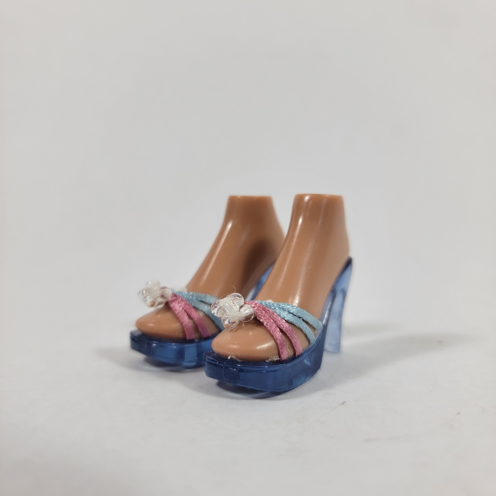 SAOLA Bambola Bratz Nite FIANNA di ricambio scarpe blu tacchi pantofole SOLO piedi