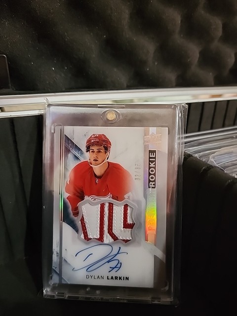2015-16 Premier Dylan Larkin Rookie Patch Auto #32/35 Extremely Rare!! Stunning!