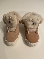 kid sneakers Comes With No Box Size 6