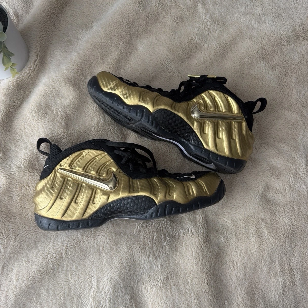Preços baixos em Nike Air Foamposite Pro Black Metallic Gold | eBay