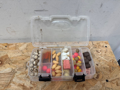 KARPFEN ANGELAUSRÜSTUNG - KUNSTSTOFF, KÜNSTLICH, IMITAT PELLETS MAIS + KLARSICHTKOFFER