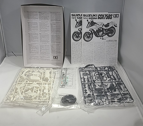 Tamiya 1/12 SCALE Suzuki GSX750S new Katana 14034 1984 - Picture 4 of 5