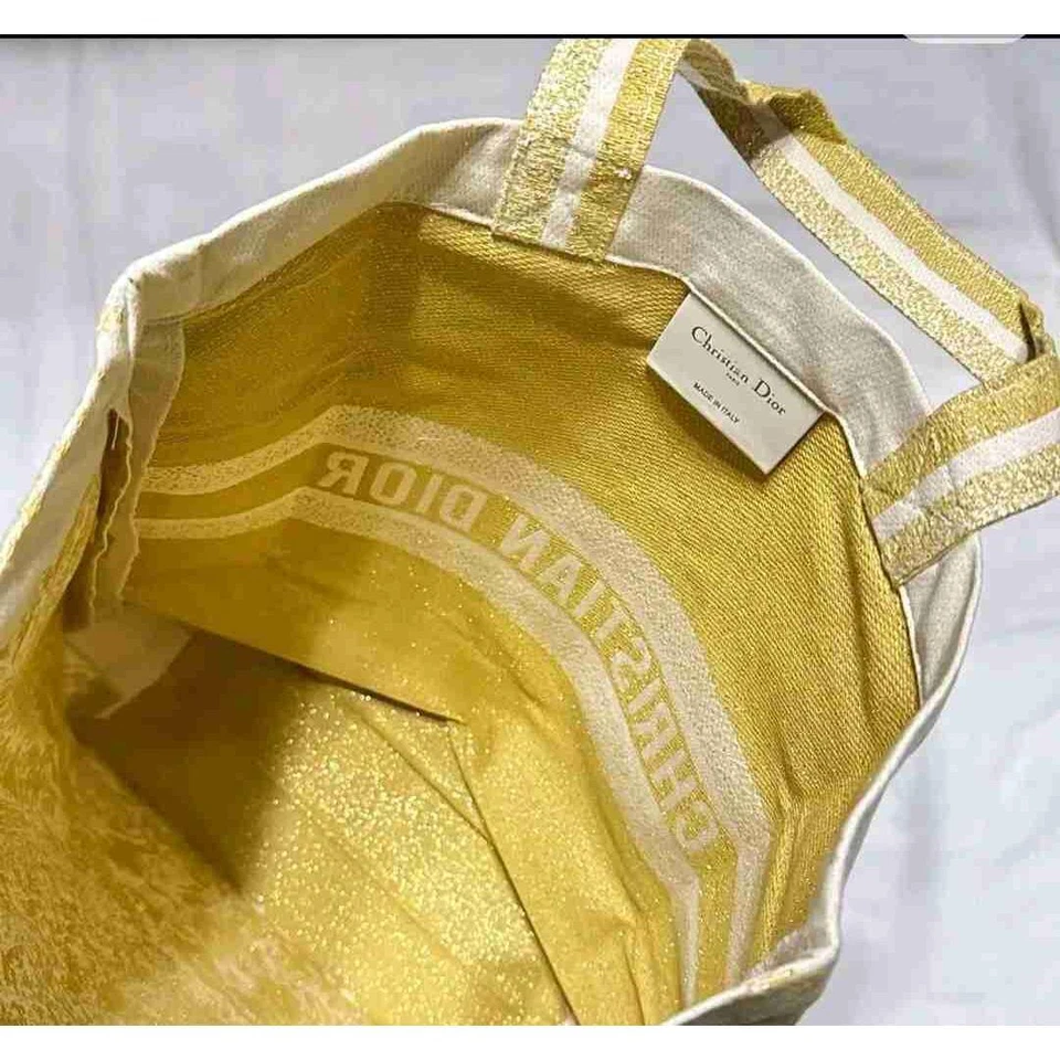 Nuevo con etiquetas Bolso de Mano Christian Dior Marfil y Dorado Bordado Asas Logo Talla Grande Foto 2 de 4