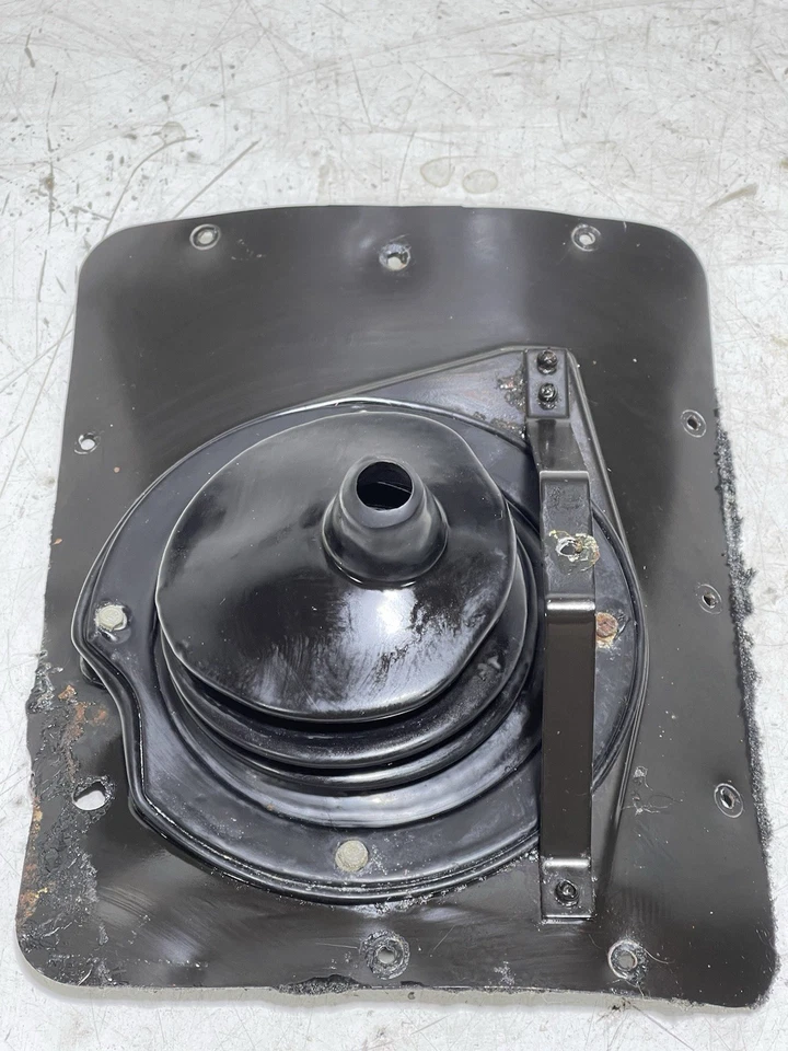 Jeep TJ Wrangler 97-02 Manual 5 velocidades Palanca de cambios Túnel Cubierta Placa y Bota de cambio interior Foto 4 de 4