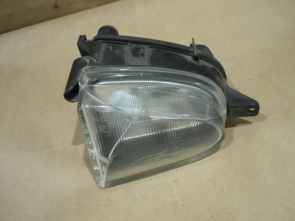 Ferrari 550 - Luz antiniebla derecha con lente agrietada - P/N 168229 Foto 2 de 4