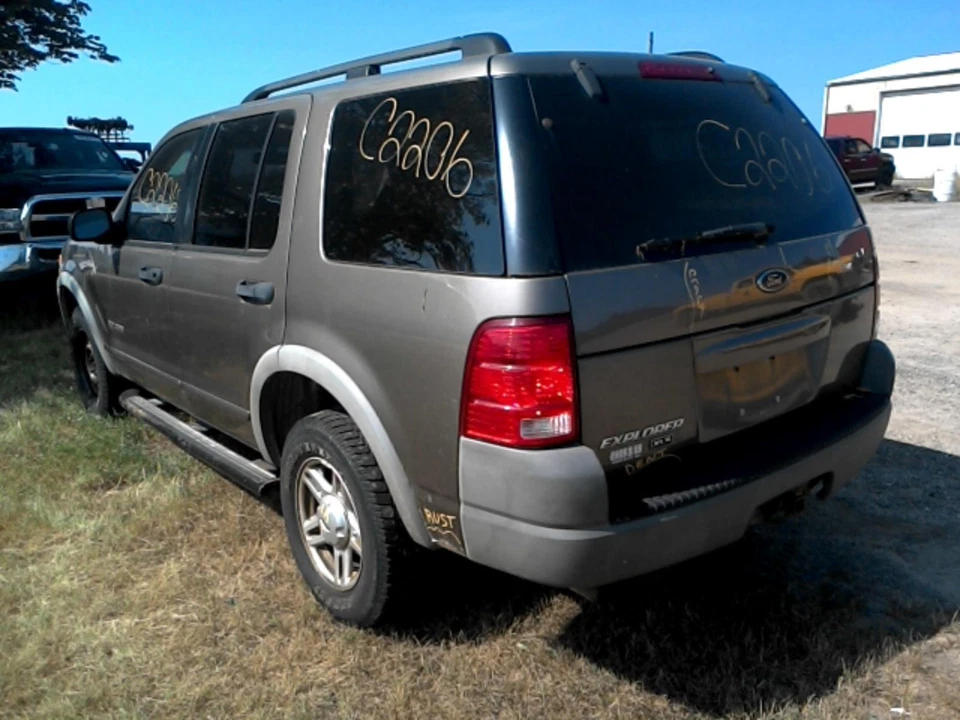 Conjunto de filtro de aire usado se adapta a: Ford Explorer 2002 4 puertas exc. Sport Trac 4,0 grados Foto 4 de 4