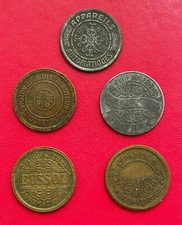 Beau lot de 5 jetons (token) de distributeurs automatiques. Etat TTB