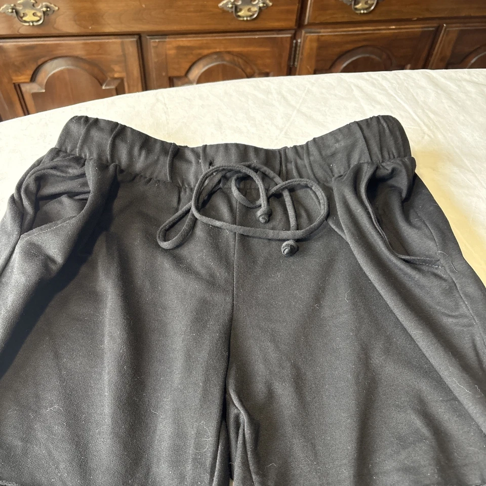 Calça de moletom Vocal USA feminina M preta fatiada nas pernas cintura elástica, nervuras no tornozelo - Imagem 2 de 4