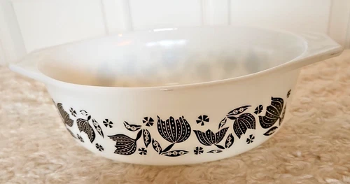 VTG Pyrex Black Tulip 043 Oval 1.5 Quart Casserole Baking Dish White Milk Glass