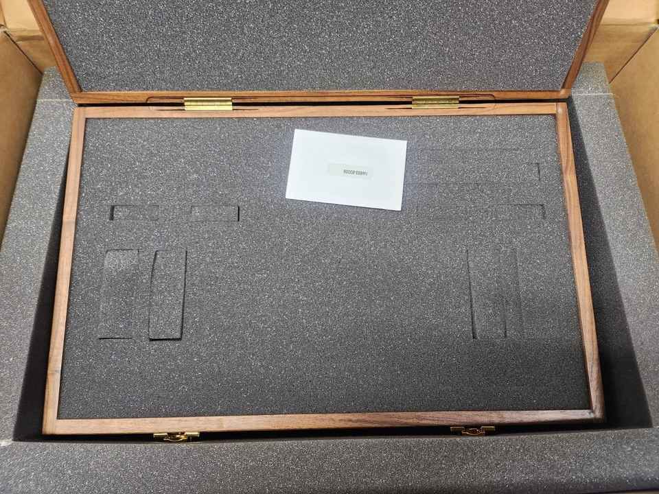 Keysight N4431B150 (Wooden Storage box) / N469360042 Ecal Kit