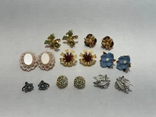 VINTAGE COLORFUL FLOWER POWER CLIP ON SCREW POST EARRINGS LOT HUGGIE TRIFARI