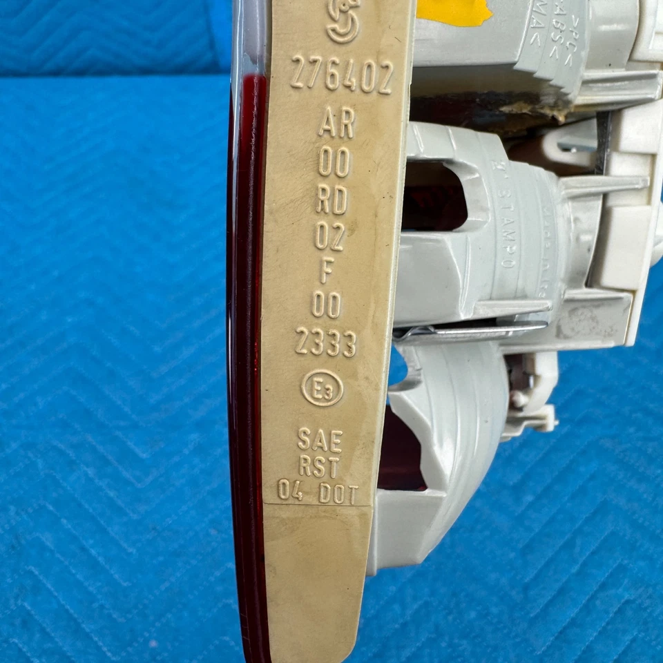 Luz trasera derecha BMW 325i E90 2006-2008 tapa maletero OEM 6937460/276402 Foto 3 de 4