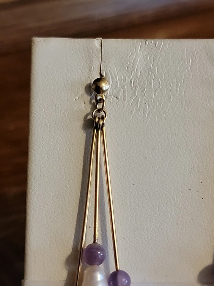 Pendientes colgantes Estate de perlas barrocas y amatista de oro macizo de 14k Foto 4 de 4