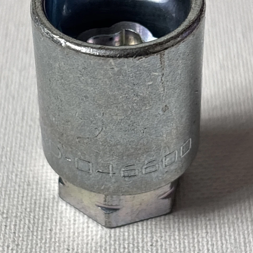 Llave de bloqueo de rueda de repuesto McGard (046600) (solo llave) Foto 4 de 4