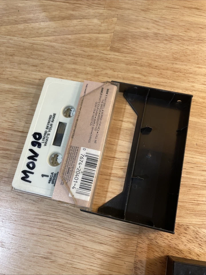 Lot of 6 Vintage 80’s Rock Cassettes Lynyrd Skynyd Boston Loverboy Wham Foto 3 de 4