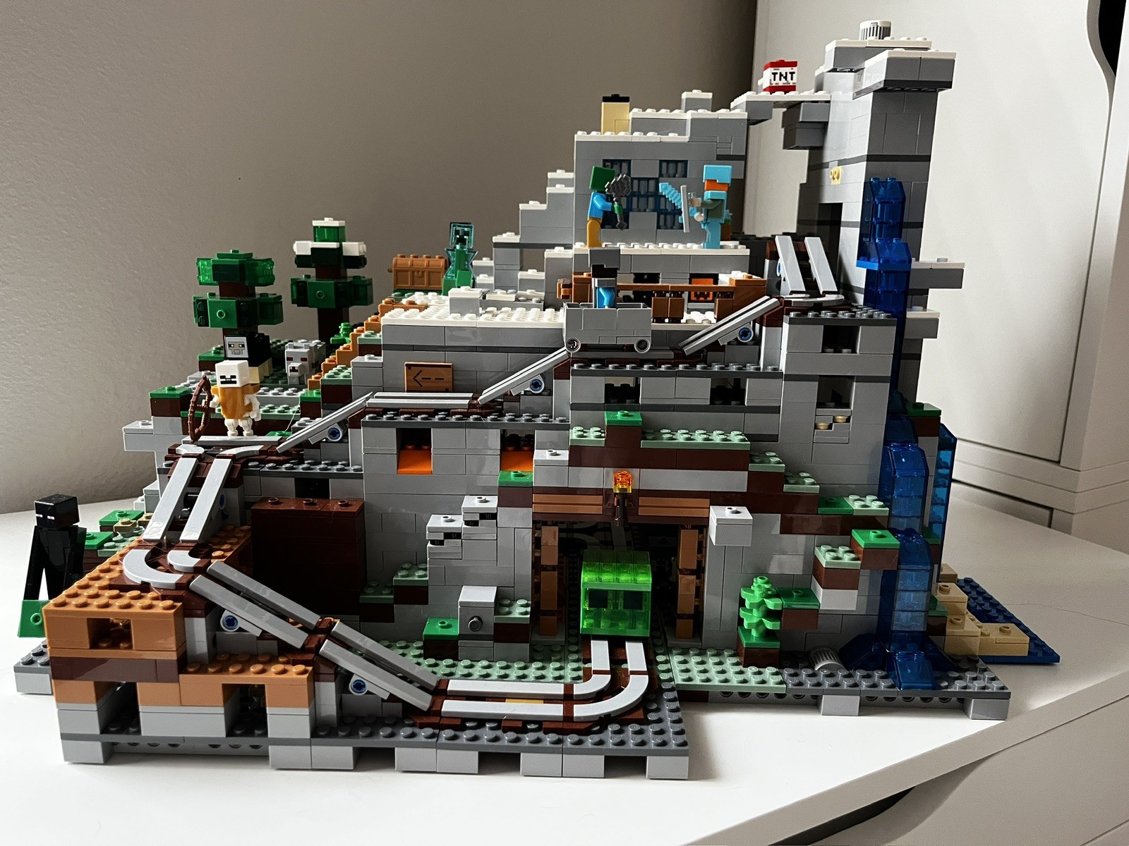 Lego Minecraft 21137 The Mountain Cave. Almost complete w/BONUS! See Description