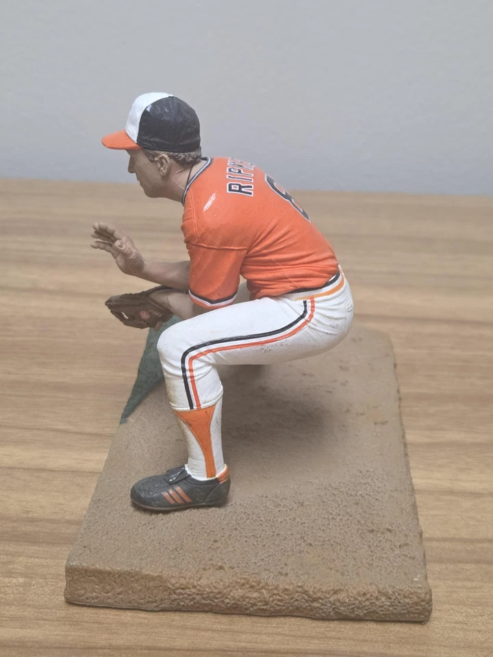 Figura Estatua Naranja MLB Béisbol Fielding Pose Coleccionable de los Orioles de Baltimore Foto 4 de 4