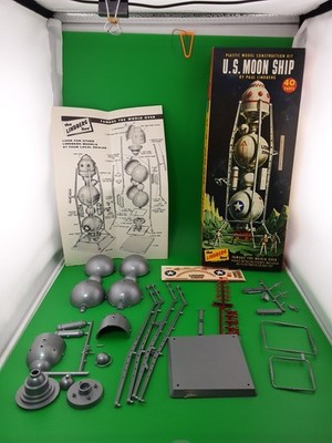 Original 1958 Lindberg   U.S.  Moon Ship  1/96th Scale Model Kit Complete OSS
