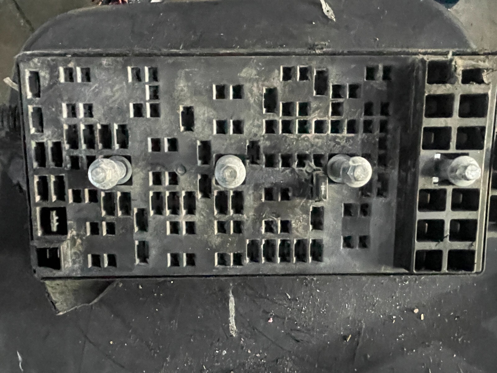 OEM 05 PONTIAC G6 3.5L Engine Fuse Relay Box Block Assembly 22731137 eBay