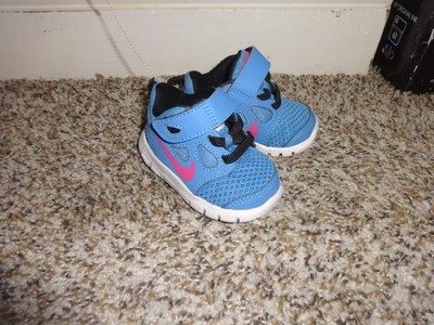 baby blue and pink nike shoes