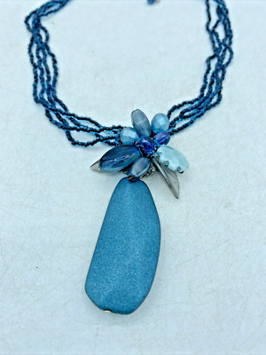 Gaby s Halskette blau Ton Perlen Statement Floral Stein Design. JW227