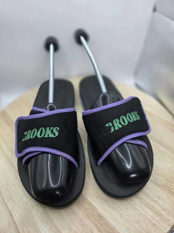 Sandalias Brooks para mujer ajustables negras y moradas talla Foto 4 de 4