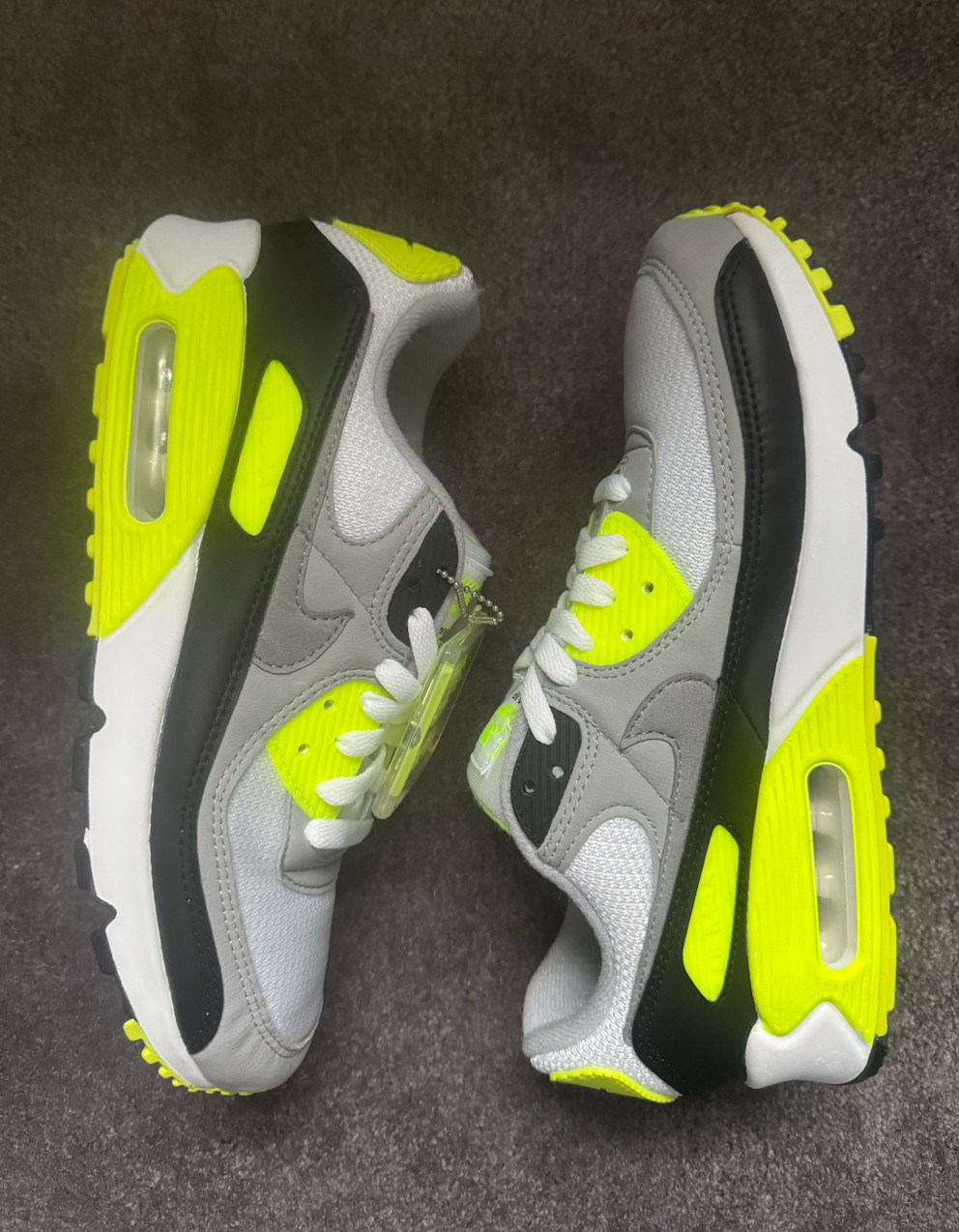 BNIB never worn Nike Air Max 90 OG Retro Volt 2020 UK8 US9 CD0881 103
