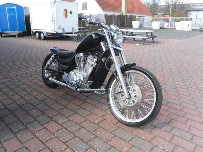 Suzuki vs 400