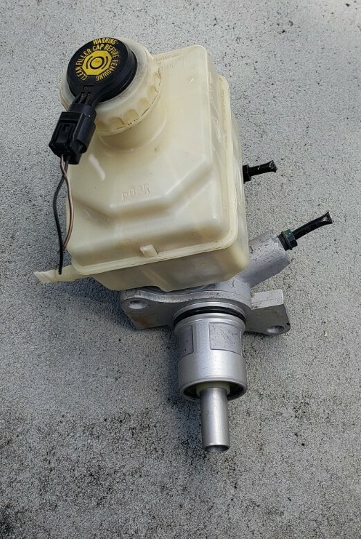 2005/09 LAND ROVER LR3 BRAKE MASTER CYLINDER OEM LR014528 eBay