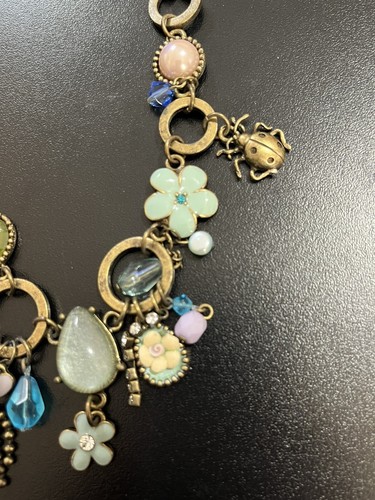 Two's Company Charm Halskette - Vintage Look, Edelsteine, Blumen, Schmetterling - Bild 3 von 7