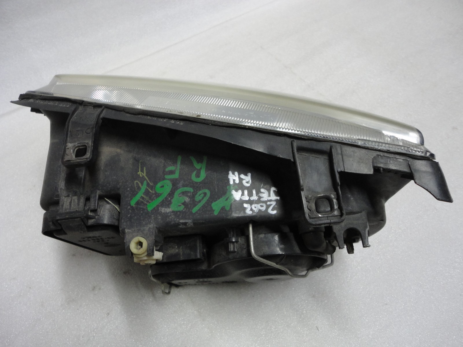 1999 -2003-2005 VOLKSWAGEN JETTA RIGHT SIDE FRONT HEADLIGHT 