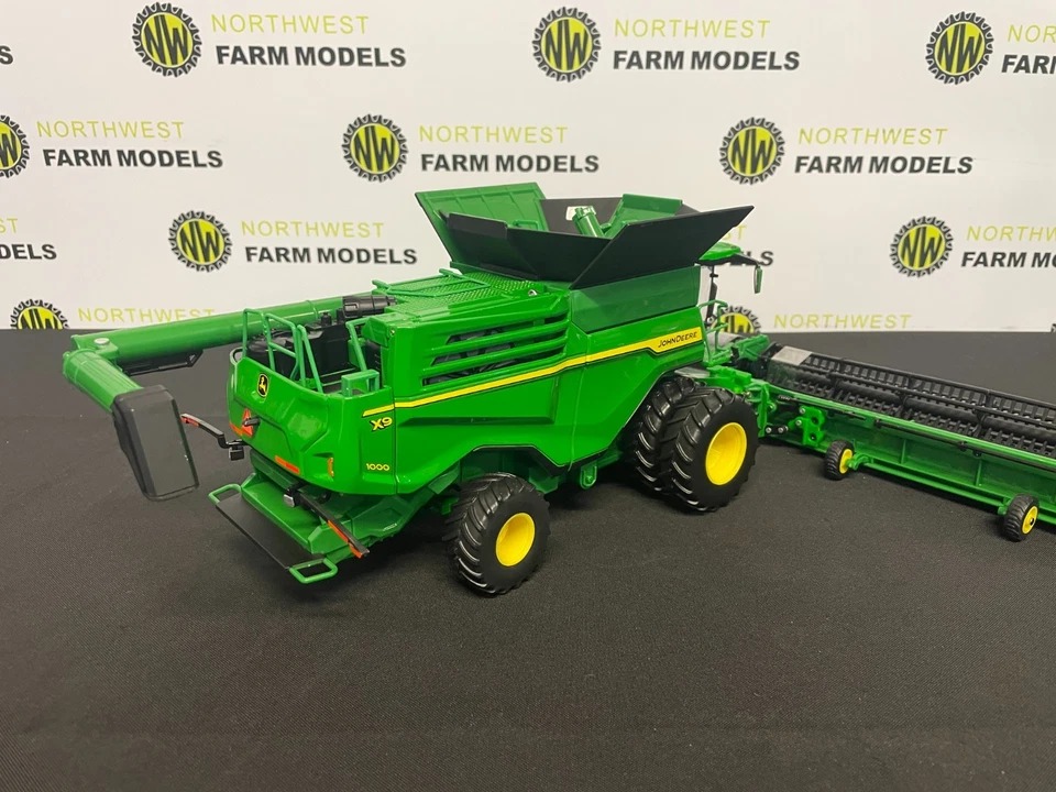 ERTL 45750 1:32 SCALE JOHN DEERE X9 1000 COMBINE HARVESTER WITH DUAL WHEELS - Image 4 of 4