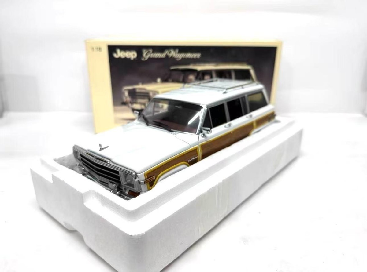 1:18 Wagoneer Grand 【絶版希少】AUTOart製Jeep JEEP 18 Forum – “Woody” ONLY Autoart's 1/18 AUTOart WAGONEER GRAND 自動車