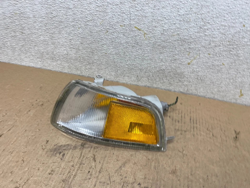 Mitsubishi Mirage 1997 a 2001 conductor izquierdo señal de giro izquierda OEM Q2764 DG Foto 2 de 4