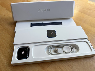 Apple Watch Series 6 44mm Wifi Smartwatch blau mit Armband