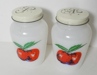 OLD FIRE KING ANCHOR HOCKING MILK GLASS RED APPLE SALT & PEPPER SHAKERS