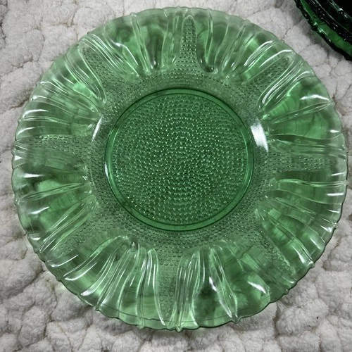 One 10.5 Inch Dinner Plate VINTAGE DELL TULIP GREEN DEPRESSION GLASS 10-1/2