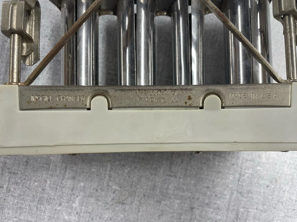 Antiguo dispensador cambiador de monedas McGill montado en cinturón 4 barriles Foto 3 de 3