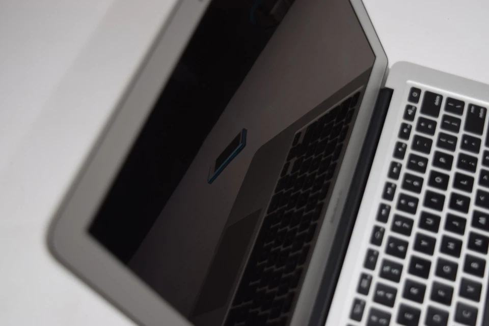 Apple MacBook AIR 2013 13" A1465 i5-4250U 1.4Ghz 8GB DDR3 500GB - Image 3 of 4