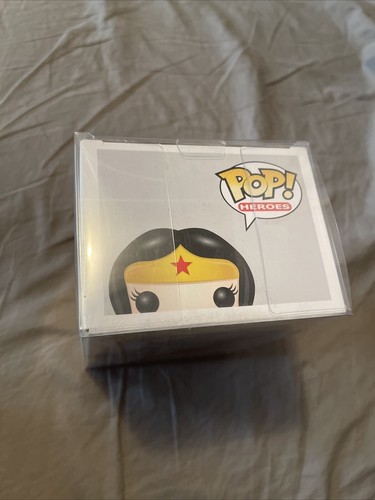 Funko Pop Heroes! DC Universe Wonder Woman #08 Rare + Protector Brand 🆕 - Picture 5 of 6