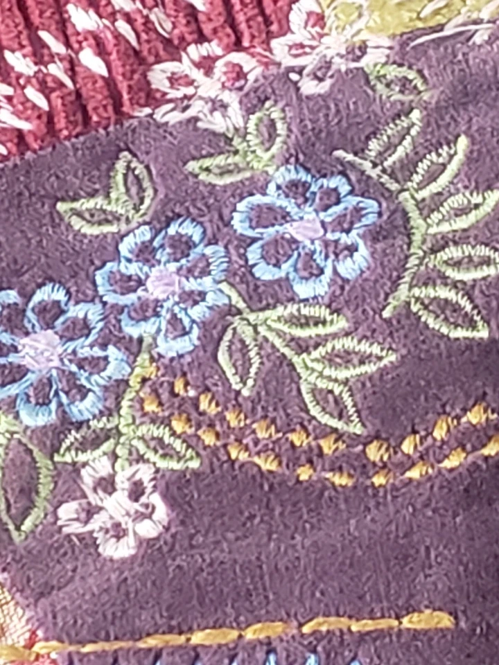 2 Abril Cornell Euro Almohada Sham Patchwork Boho Floral Bordado Borgoña Rojo Foto 2 de 4