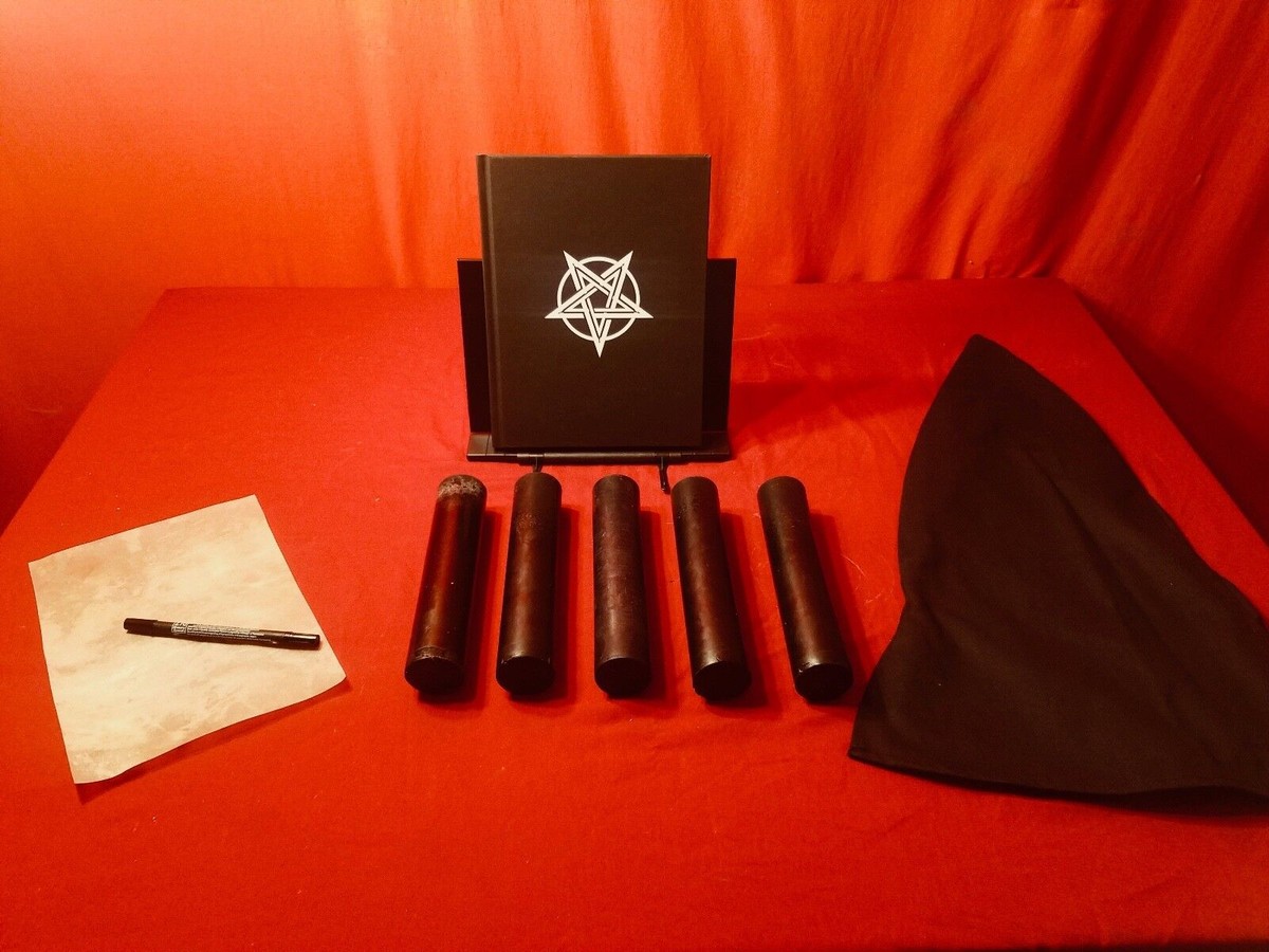 ティンデル5冊セット Pact with the Devil Kit: 5 Black Candles, Hood, Goatskin