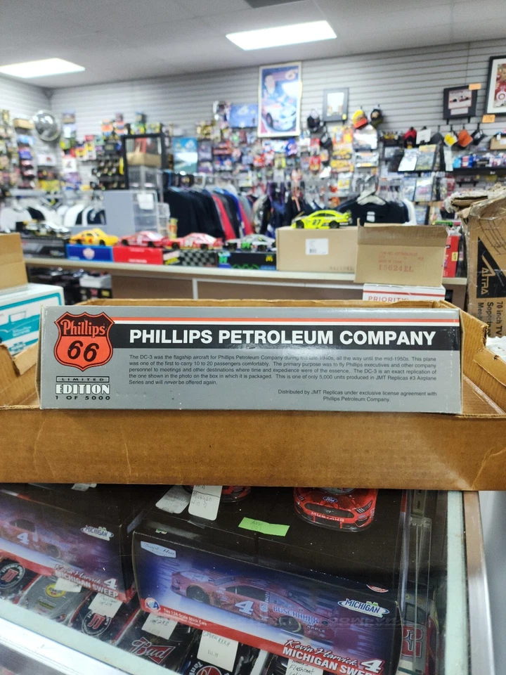 Phillips Petroleum Company DC-3 Vintage Airplane Bank 1:32 Scale Diecast - Image 4 of 4